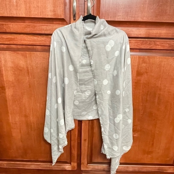 LC Lauren Conrad Oversize Scarf Wrap Shawl Neck Warmer Gray Polka Dot 72X30 - Picture 2 of 7
